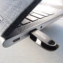 Load image into Gallery viewer, SanDisk Ultra Curve 3.2 Flash Drive